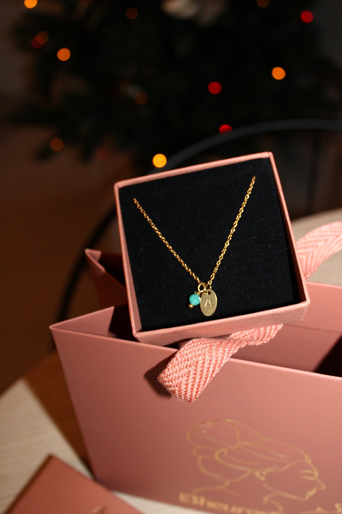 Collier pierre de naissance & initiale✨création-Estampé à la main