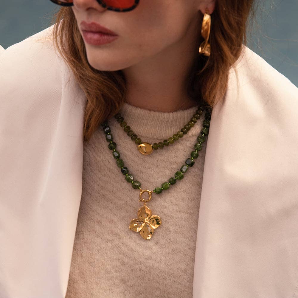 Collier Caléïs avec pierres naturelles et pendentif ovale