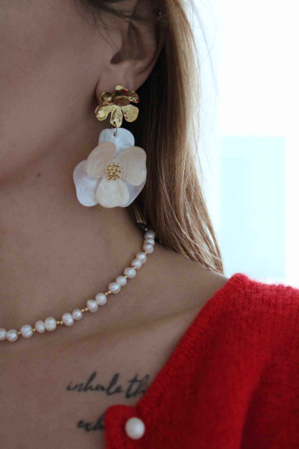 Boucles d'oreille Lorena – Fleur en Pétales Acryliques & Acier Inoxydable