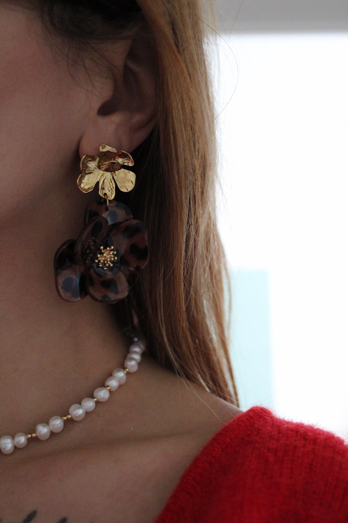 Boucles d'oreille Lorena – Fleur en Pétales Acryliques & Acier Inoxydable